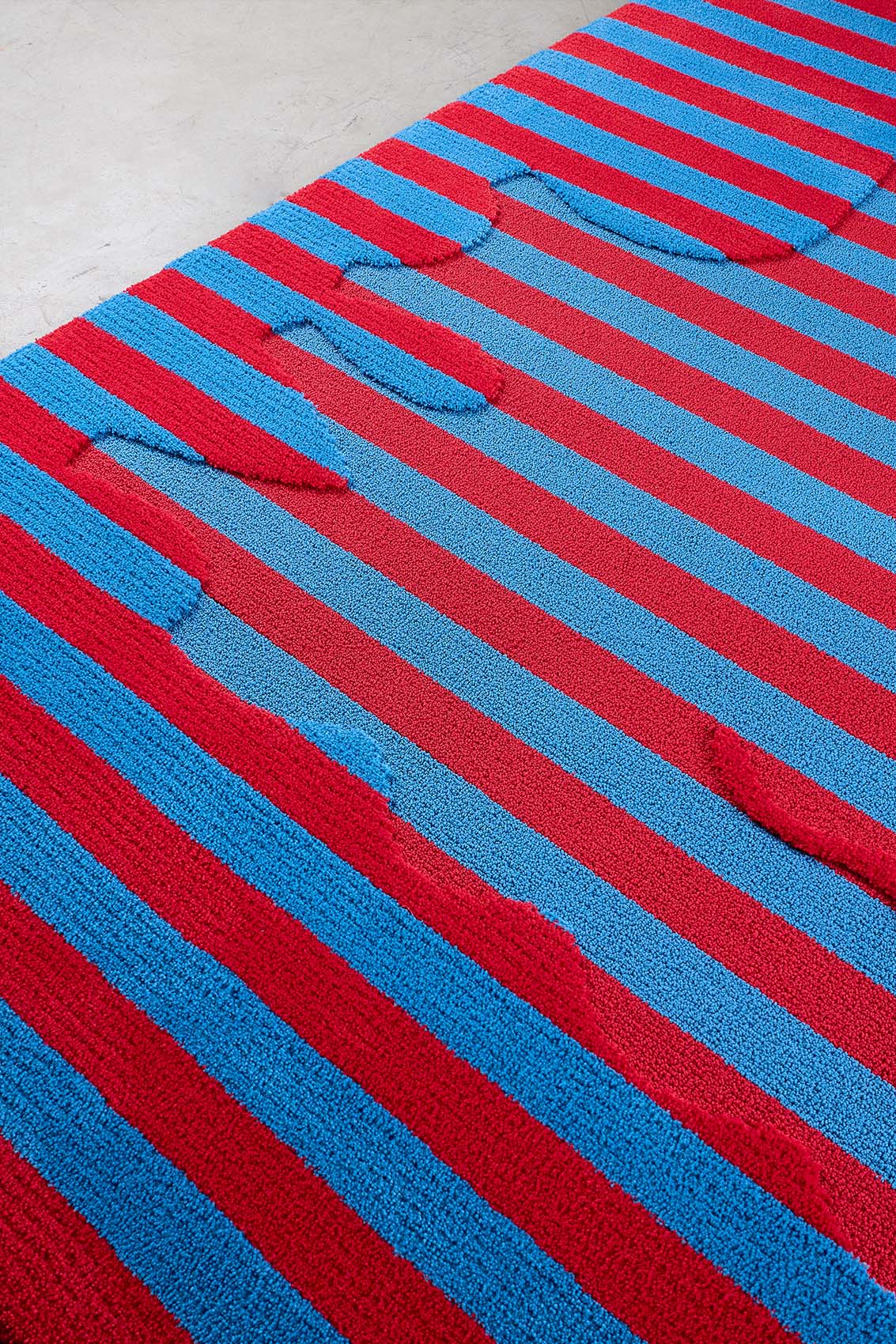 IPPODRESS RUG / red & azure stripes