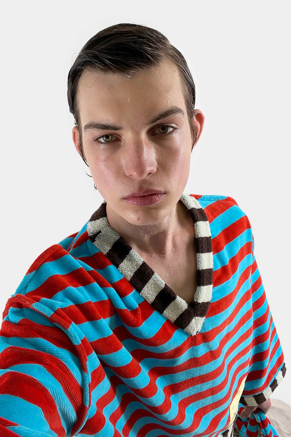 BEACH SWEATSHIRT / azure & red stripes