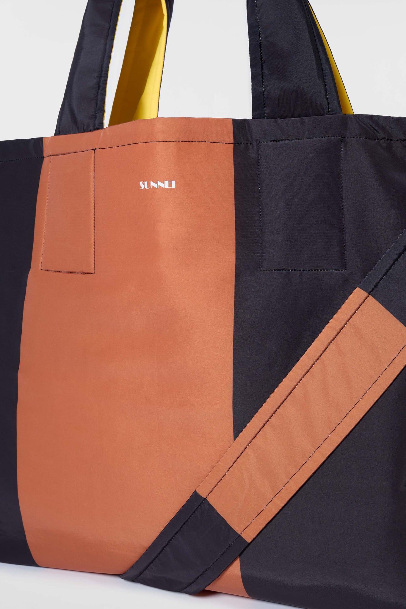 EVERYDAY REVERSIBLE BAG / tan brown & black stripes