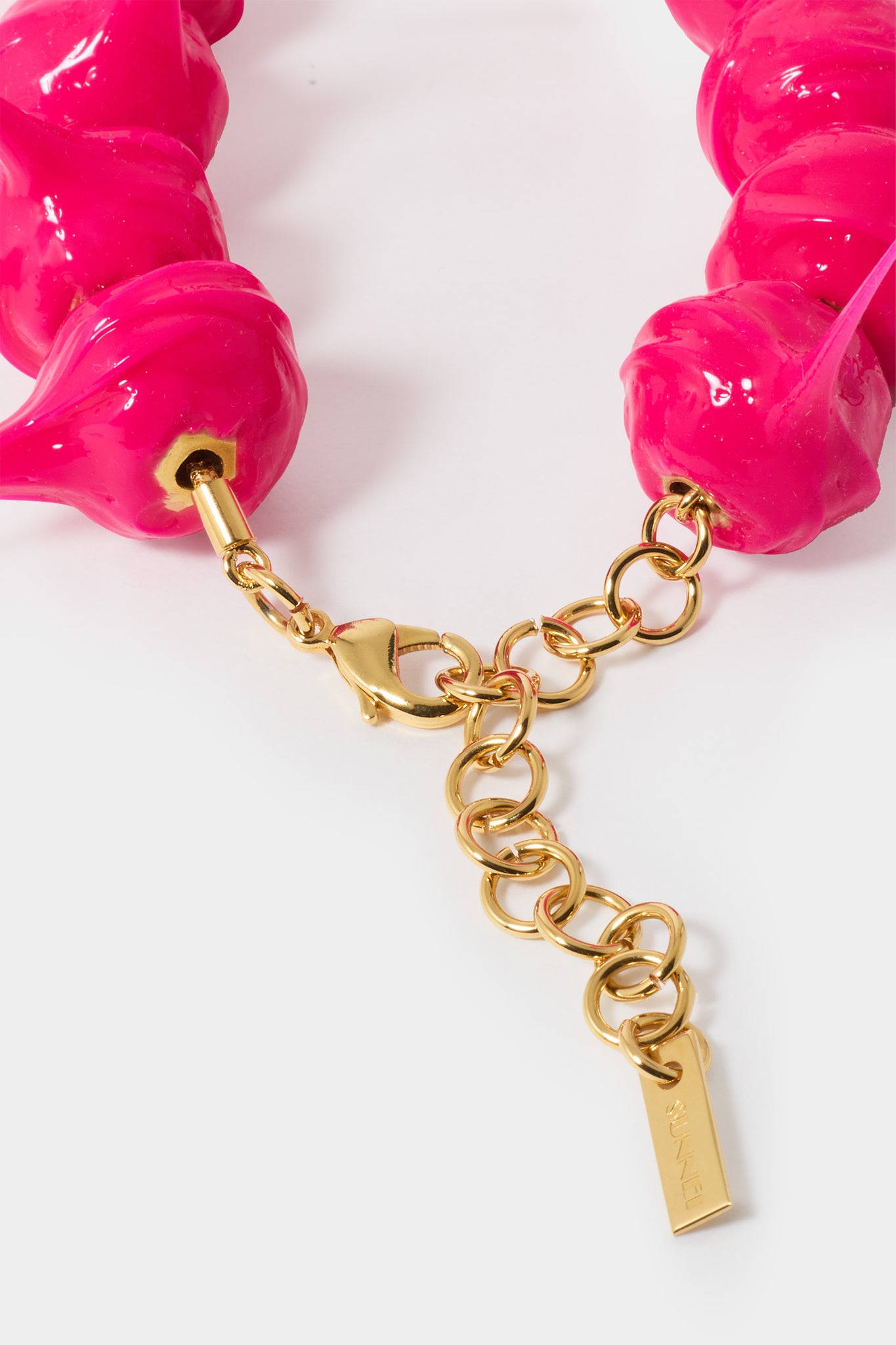 SPIKE RUBBERIZED NECKLACE / gold / fuxia