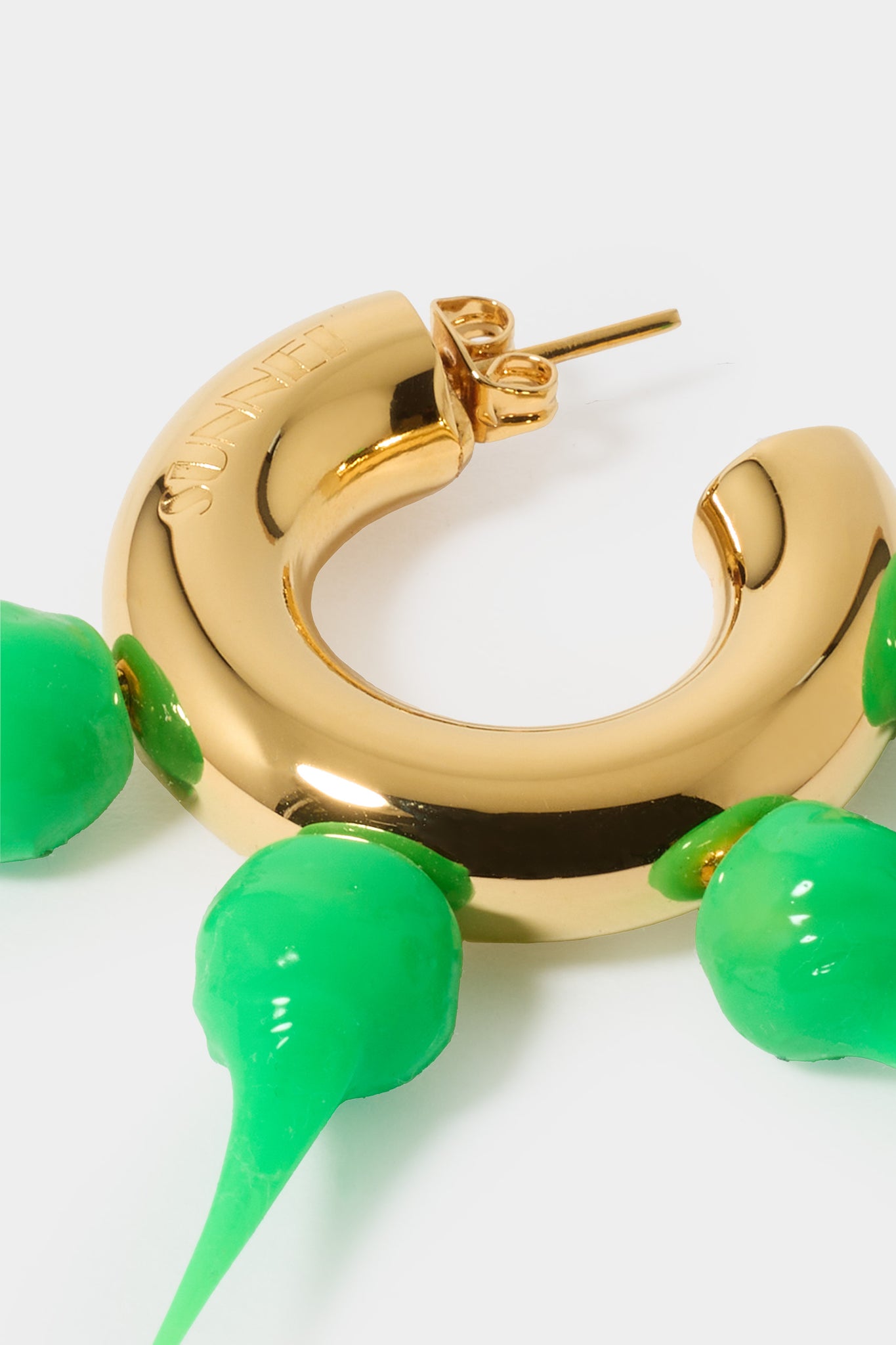 SPIKE RUBBERIZED SMALL HOOP EARRINGS / gold / fluo green