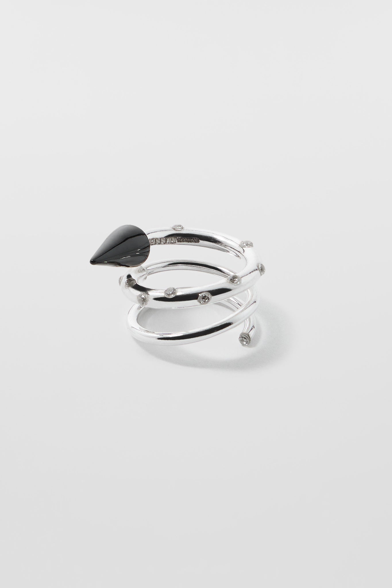 SMALL SPIRAL EAR-RING W/ STONES / silver / black