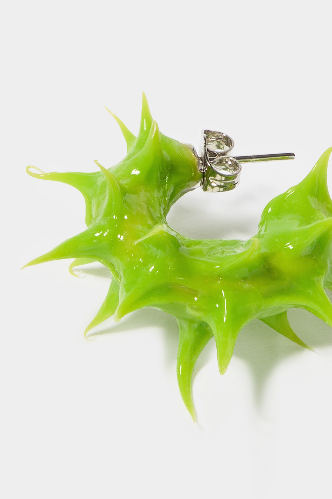 MINI RUBBERIZED TUFT EARRINGS / fern green