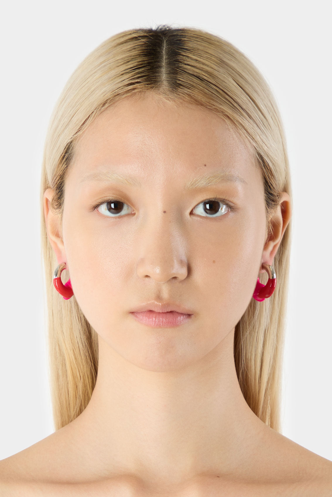 MINI RUBBERIZED EARRINGS SILVER / rubin & fuchsia – SUNNEI
