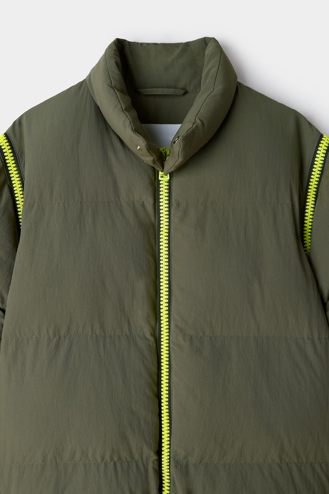 DOWN JACKET / military green