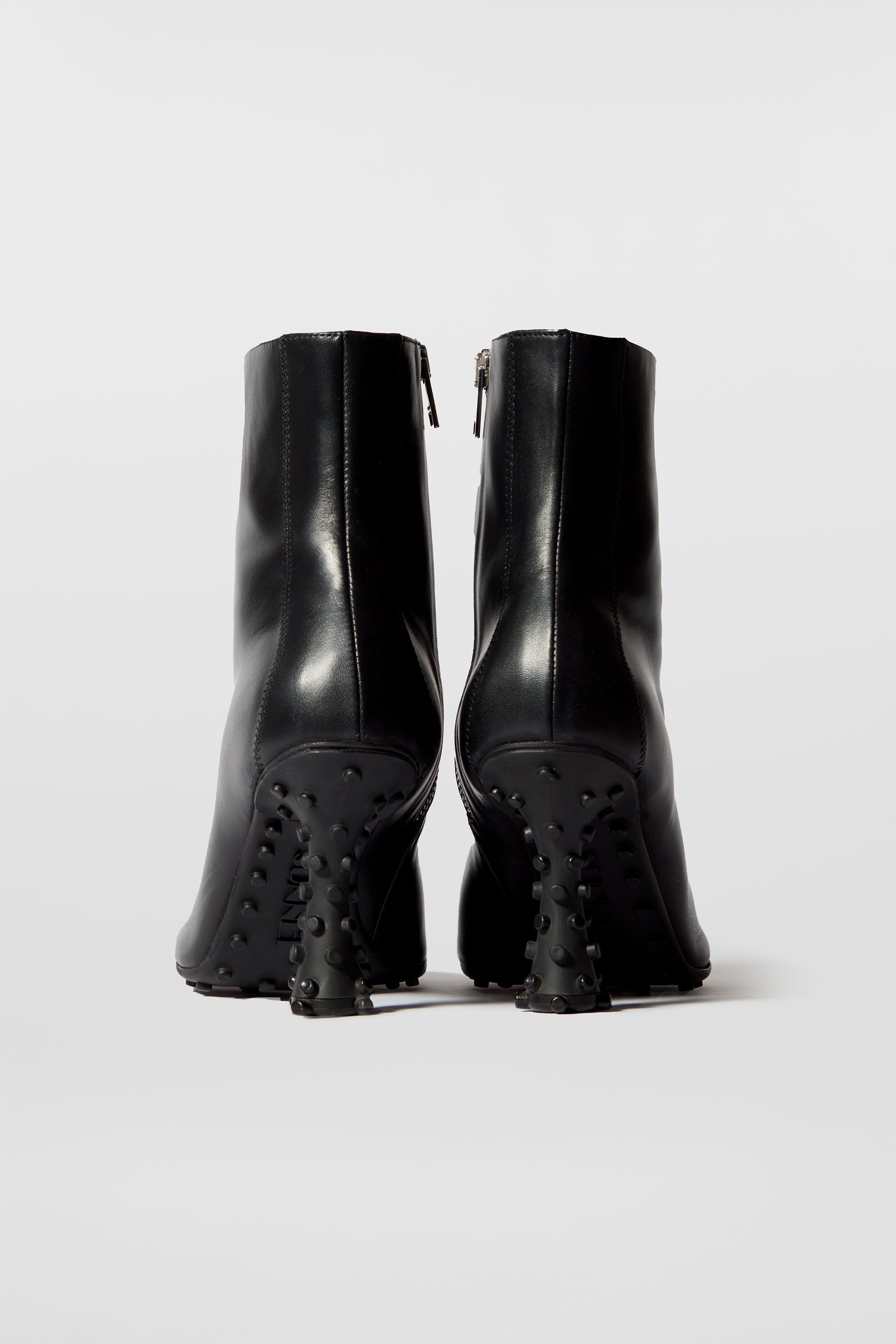 【中古】 Sanni / Lelu SS25 1000CHIODI HEELS WOMAN – SUNNEI