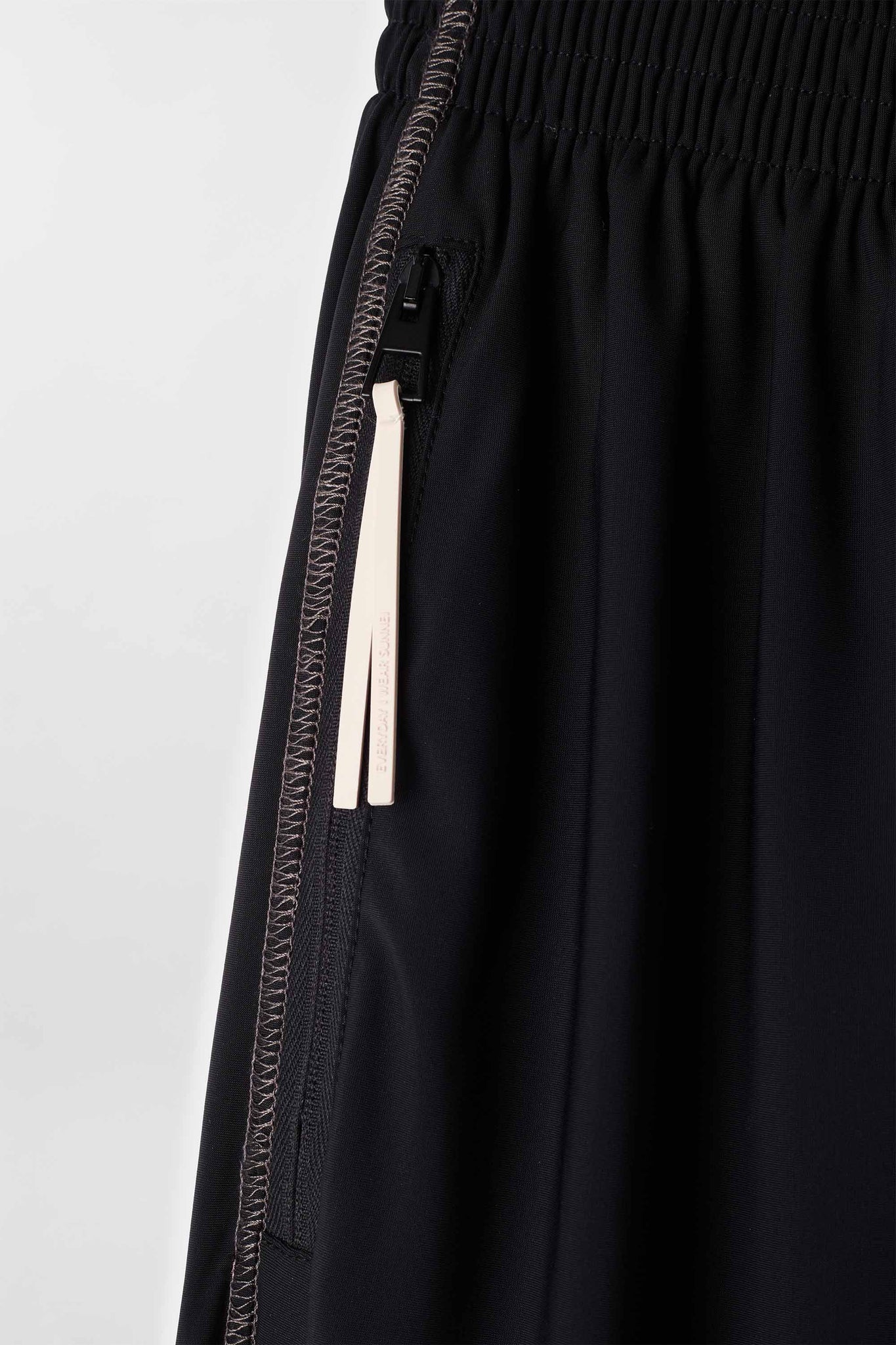 ELASTIC TECH PANTS / black