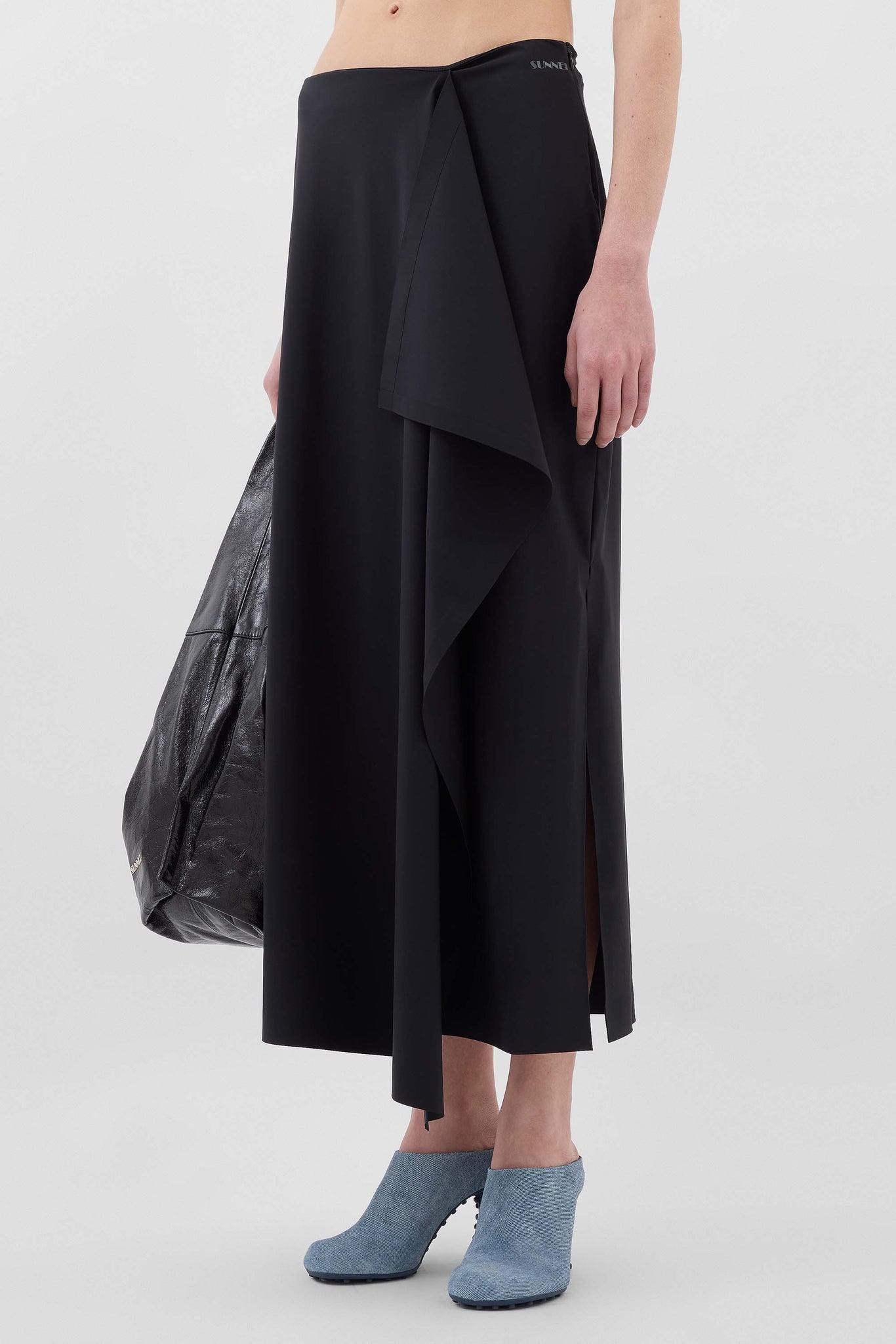 DRAPED TECH SKIRT / black