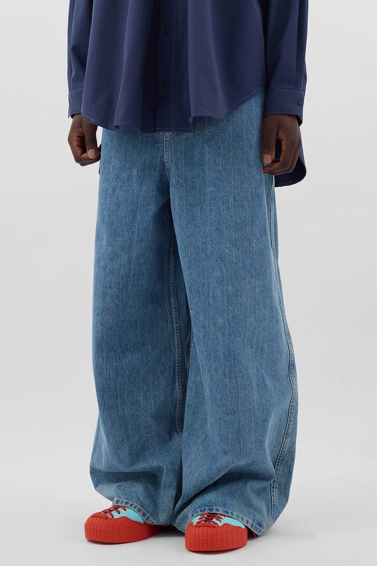 EXTRA OVER PANTS / light washed denim – SUNNEI