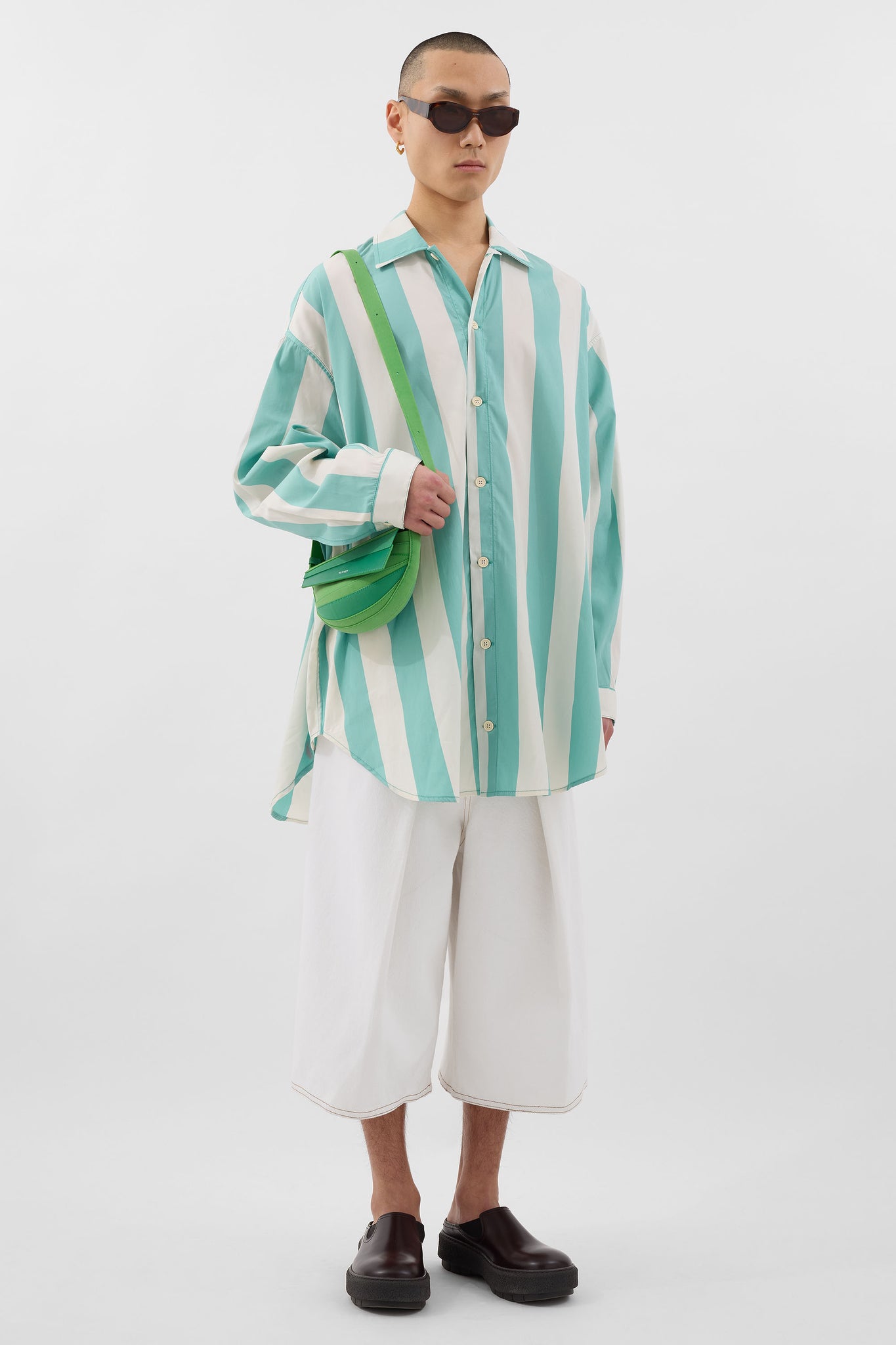 LOOK 52