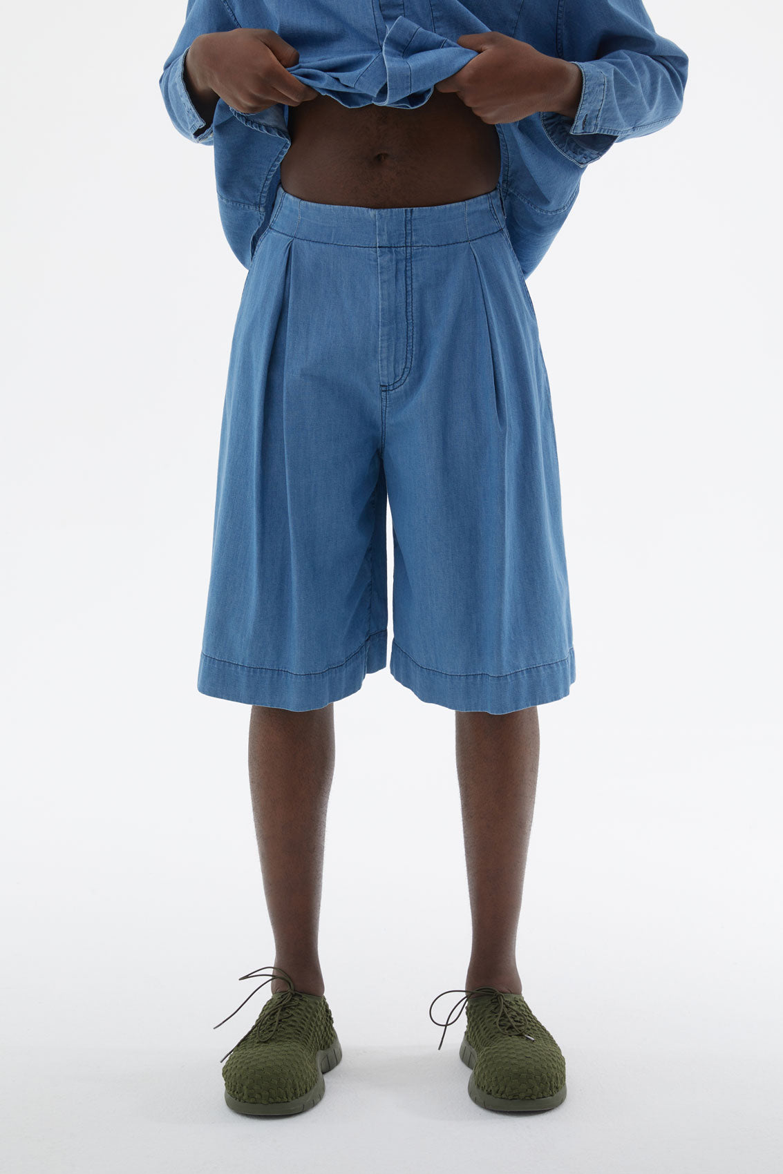 EXTRA OVERSIZED DENIM SHORTS