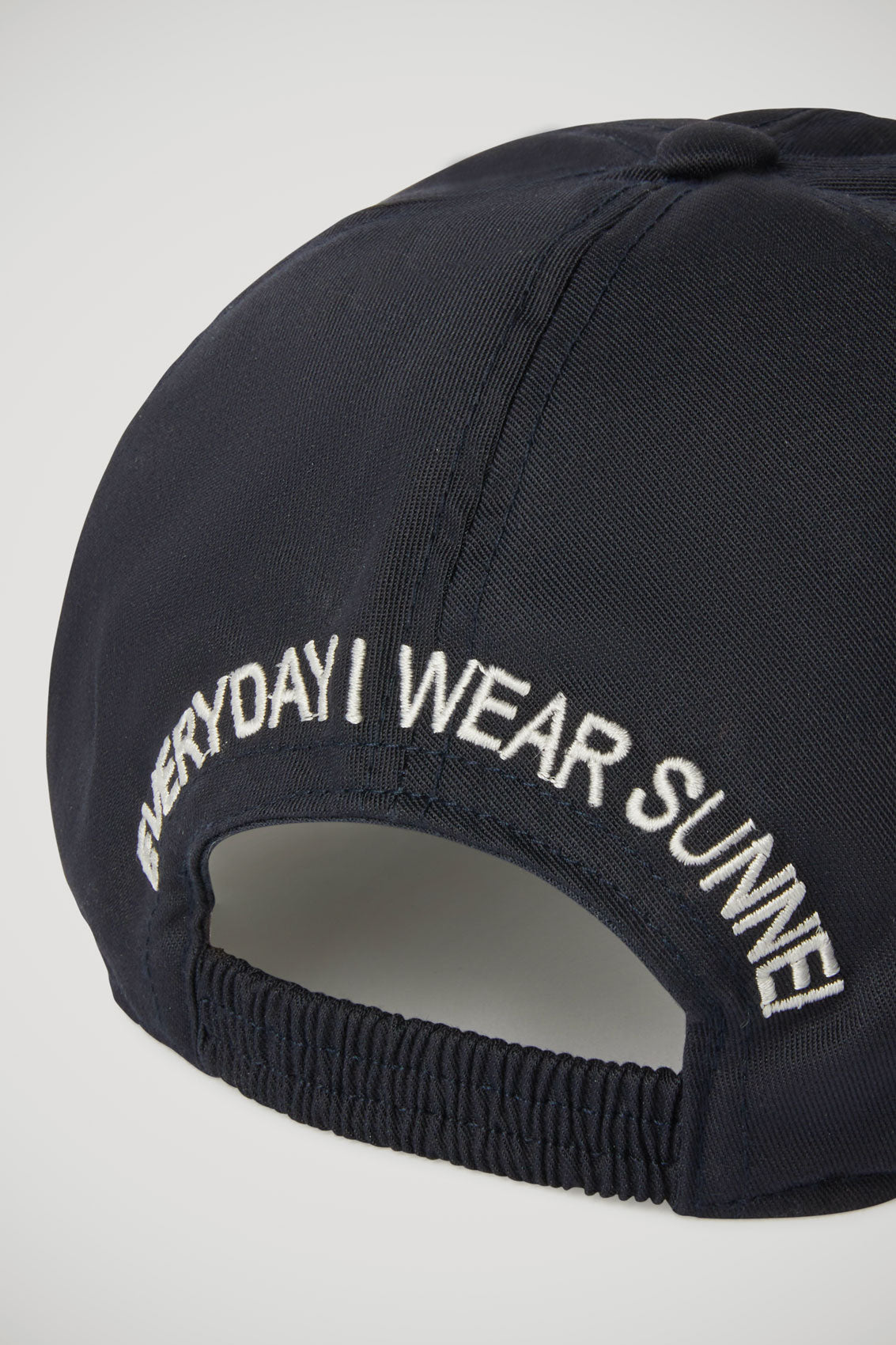 BLUE BASEBALL CAP WITH EMBROIDERY