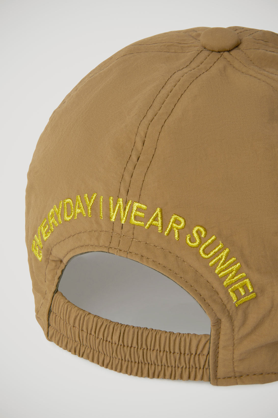 BROWN BASEBALL CAP WITH EMBROIDERY