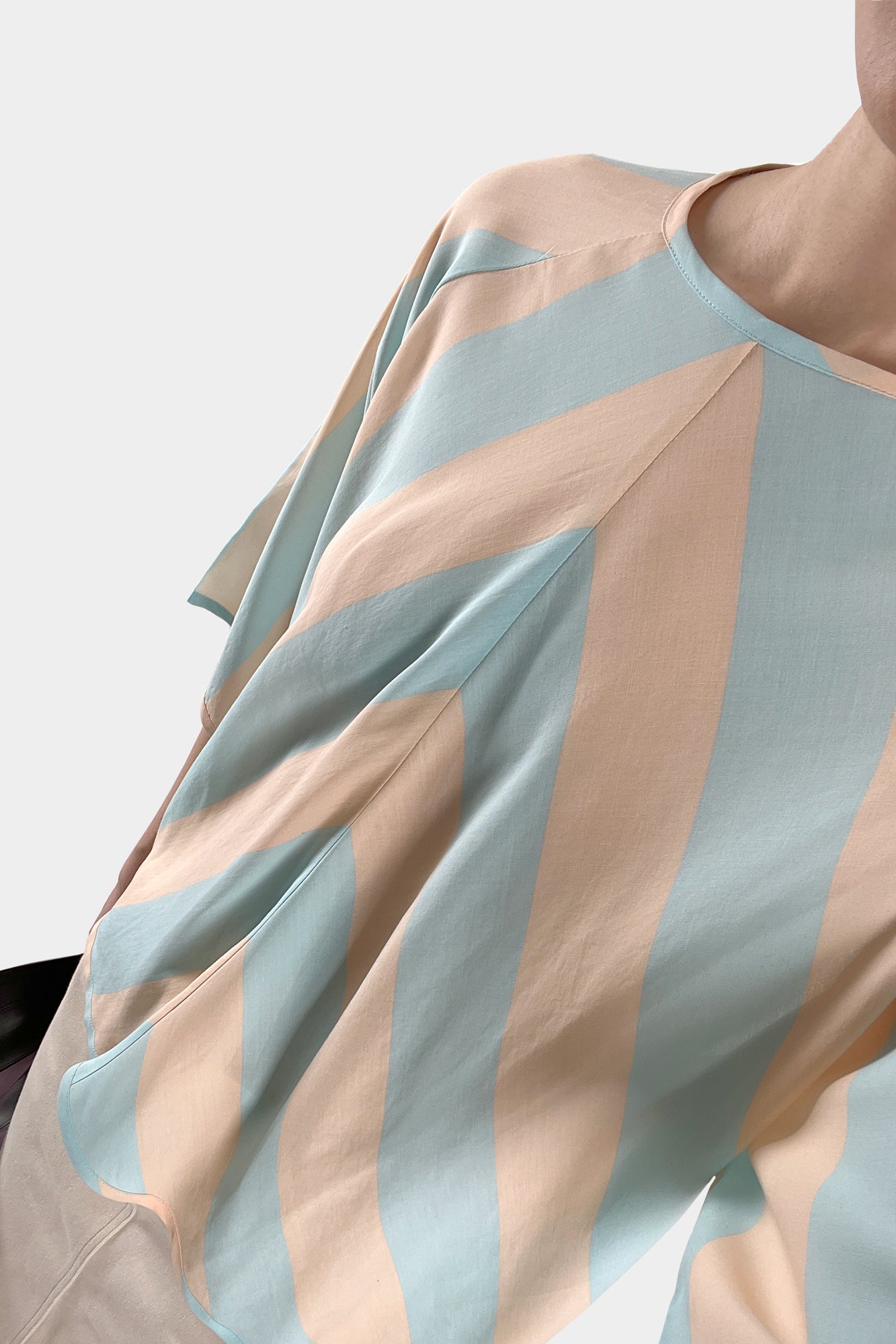 BACK WRAP T-SHIRT / pink & azure stripes